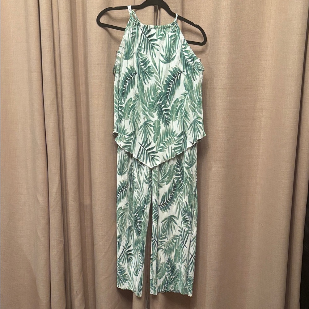 Fashion Nova Green Leaf Pattern 2 piece set